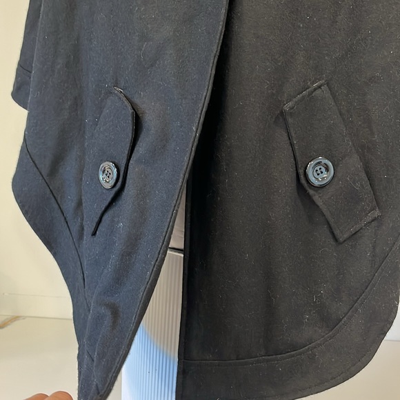 East 5th Solid black lined cape jacket button front & button close arm SZ XL - Picture 3 of 12